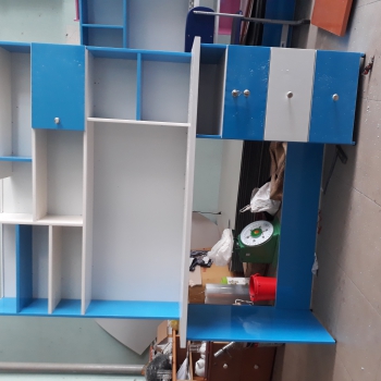 Bàn học sinh màu xanh dương 