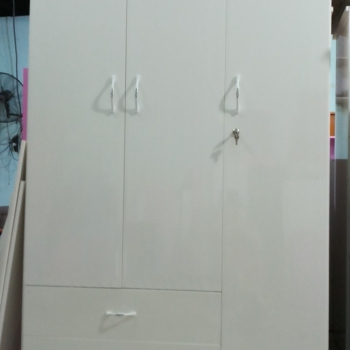 Tủ 3 buồng màu trắng 