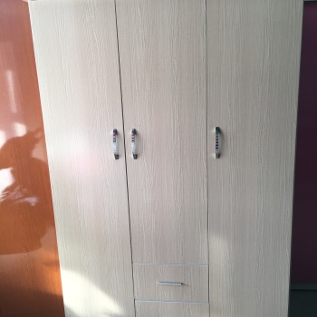 Tủ hoa văn  trắng