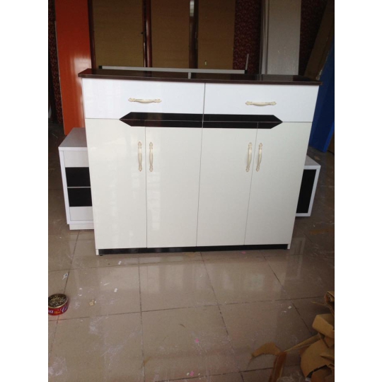 Tủ dài trắng đen